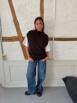 Kahula strikvest med t-shirt - Brun/hvid