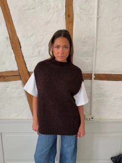 Kahula strikvest med t-shirt - Brun/hvid