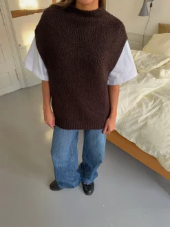 Kahula strikvest med t-shirt - Brun/hvid