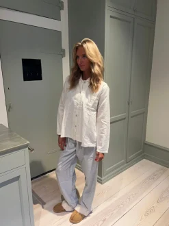 Kallie pyjamas sæt med kirsebær - Hvid/blå