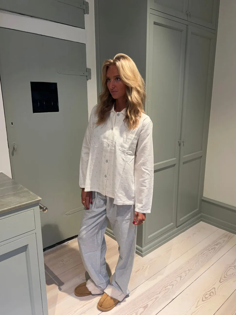 Kallie pyjamas sæt med kirsebær - Hvid/blå