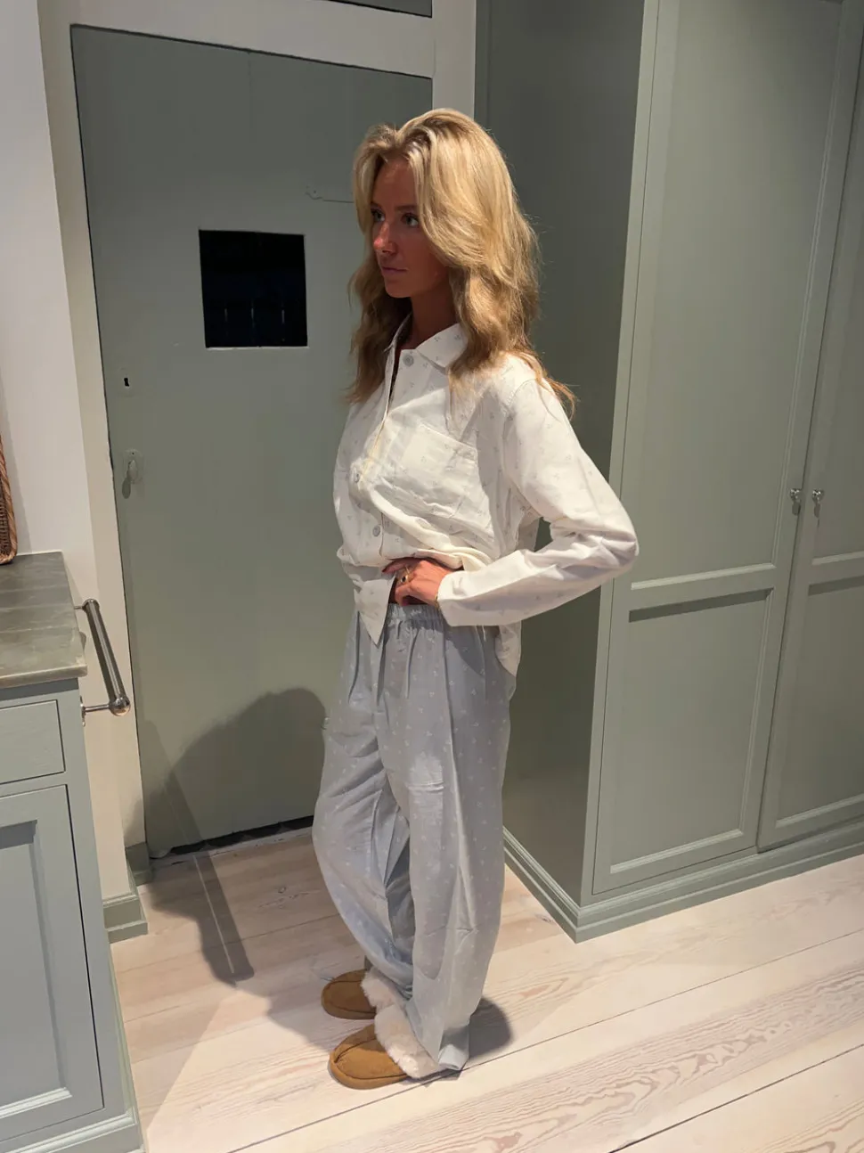 Kallie pyjamas sæt med kirsebær - Hvid/blå