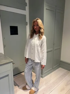 Kallie pyjamas sæt med kirsebær - Hvid/blå