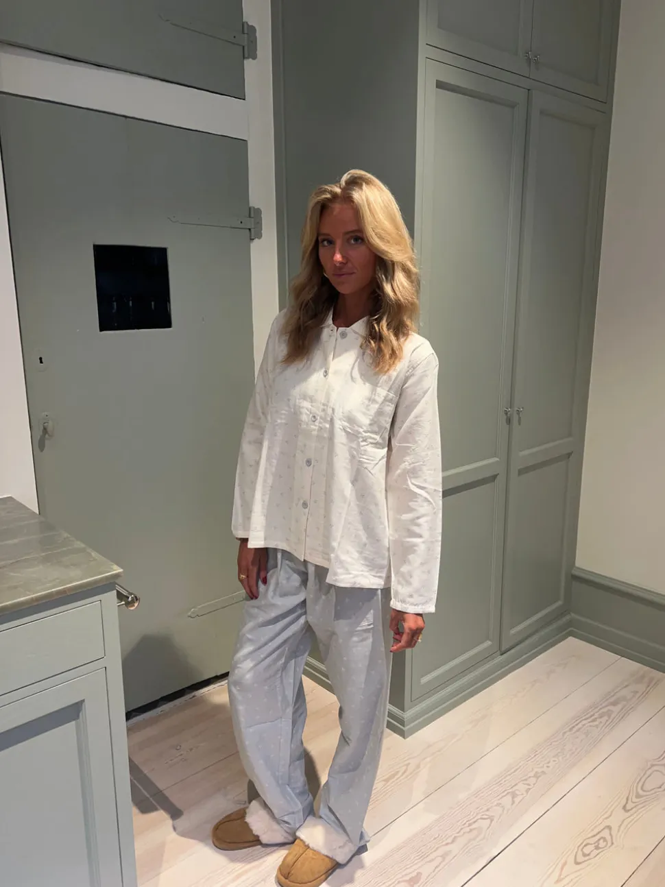 Kallie pyjamas sæt med kirsebær - Hvid/blå