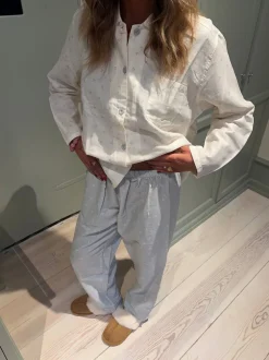 Kallie pyjamas sæt med kirsebær - Hvid/blå