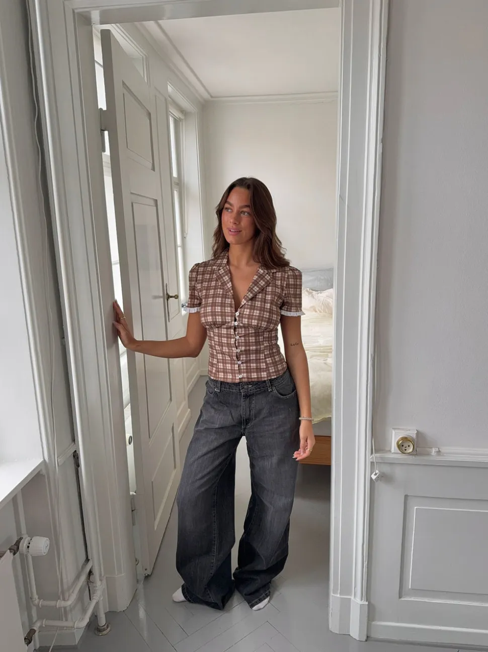Kassandra figursyet skjorte med tern - Brun/hvid