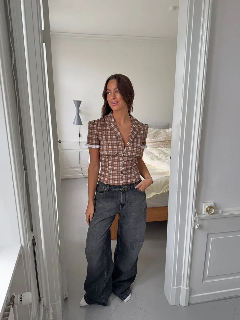 Kassandra figursyet skjorte med tern - Brun/hvid