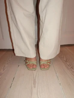 Katianna hæle med spændedetaljer - Pastelgrøn