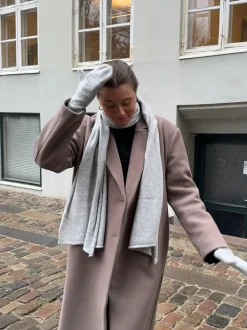 Kehlani luffer i strik - Lys grå