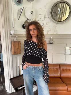 Kimmie langærmet bluse med polkaprikker - Sort/hvid