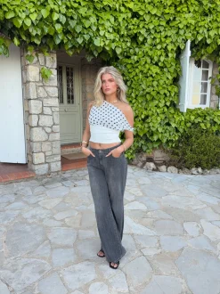 Kimmie top med polkaprikker - Hvid/navy