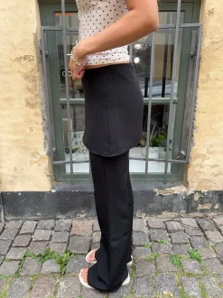 Kira bukser med slå om detalje - Sort