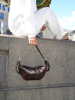 Lara skuldertaske i læder - Brun