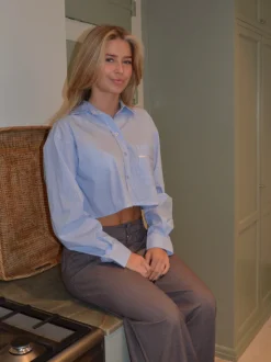 Lavinia stribet cropped skjorte - Blå/hvid
