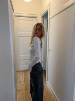 Lila bluse med åben ryg - Grå