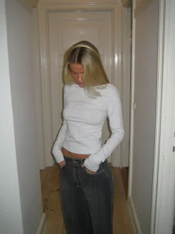 Lila bluse med åben ryg - Grå