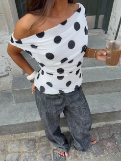 Lily top med polkaprikker - Hvid/sort