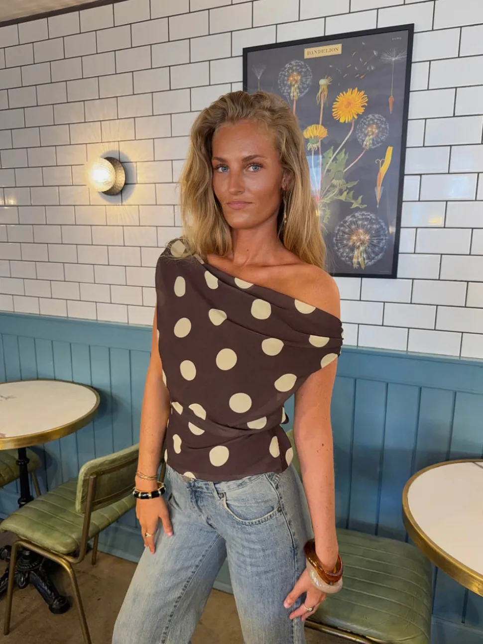 Lily top med polkaprikker - Brun/gul
