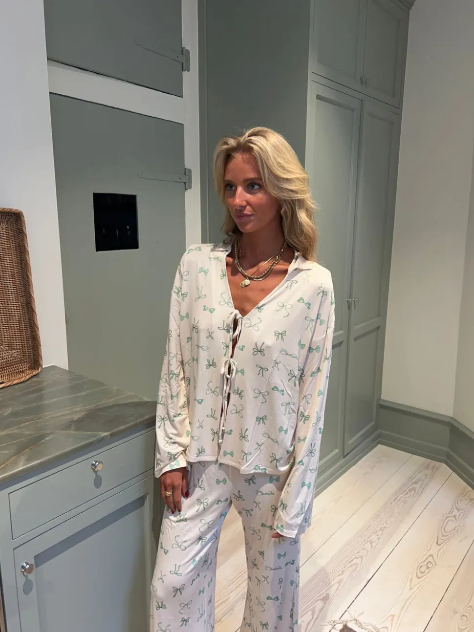 Linnea pyjamasbluse med sløjfer - Off white