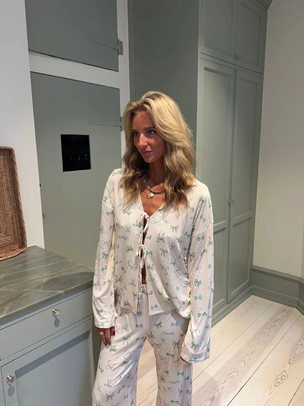 Linnea pyjamasbluse med sløjfer - Off white