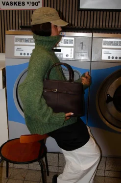 Lou stor håndtaske med bindedetalje - Brun