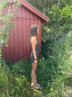 Lukka minikjole med polkaprikker - Sort/hvid