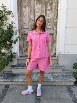 Luliana kortærmet skjorte med striber - Pink/hvid/sort