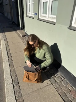 Lyra taske med nitter - Karamelfarvet