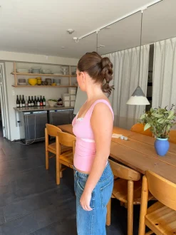 Mandaline tanktop med blondedetalje - Pink