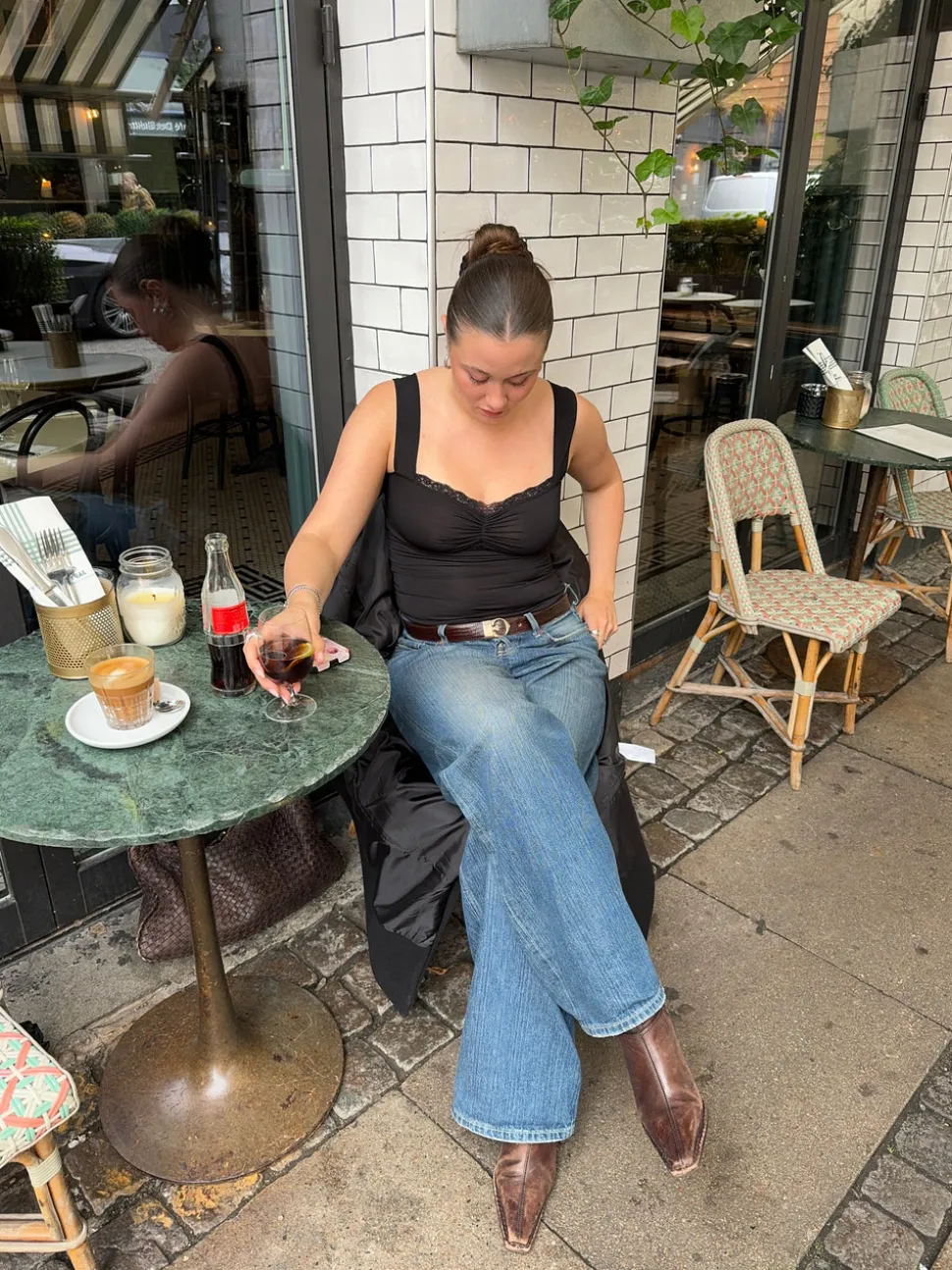 Mandaline tanktop med blondedetalje - Sort