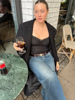 Mandaline tanktop med blondedetalje - Sort