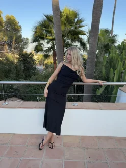 Marajana kjole med dyb blonde ryg - Sort