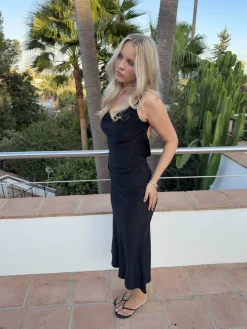 Marajana kjole med dyb blonde ryg - Sort