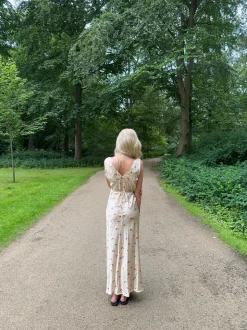 Marielle kjole med blomster - Beige