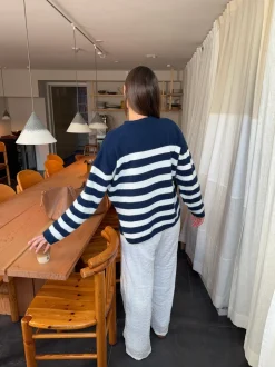 Mathilde Ravn stribet striktrøje - navy/hvid