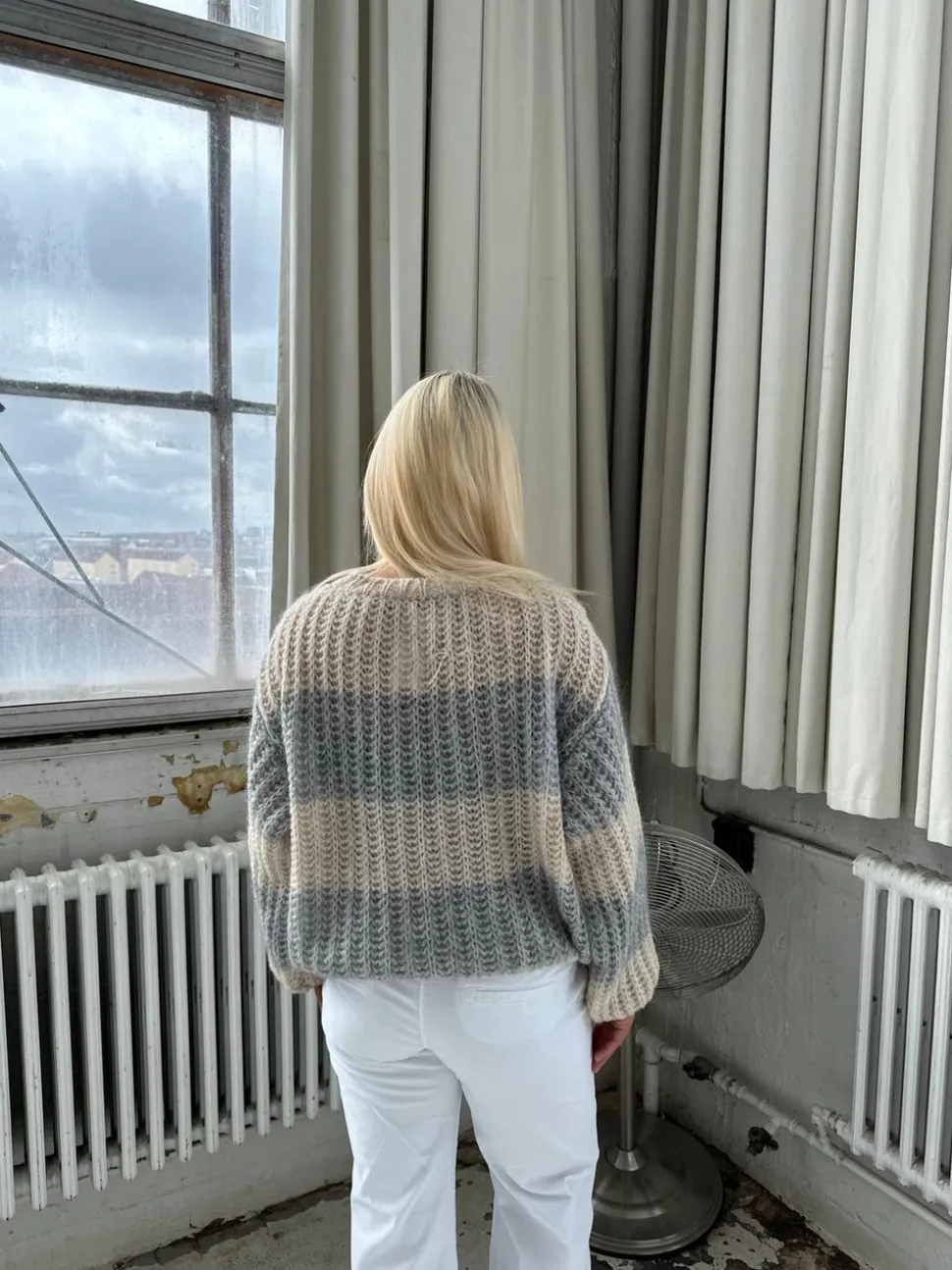 Melly striktrøje med striber - Beige/grå