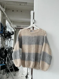 Melly striktrøje med striber - Beige/grå