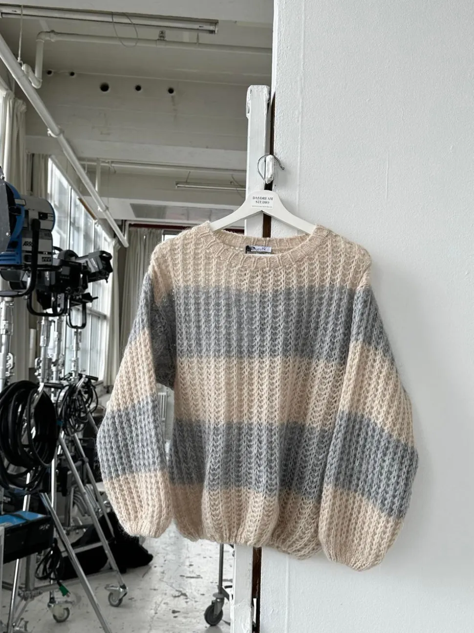 Melly striktrøje med striber - Beige/grå