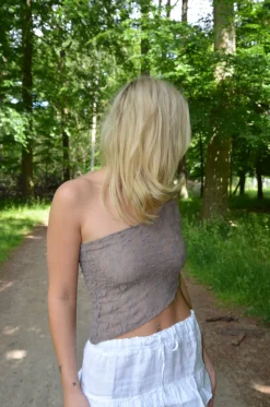 Merle one shoulder-top med blonde - Brun