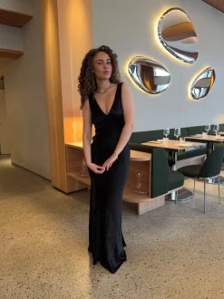 Miana maxi satinkjole - Sort