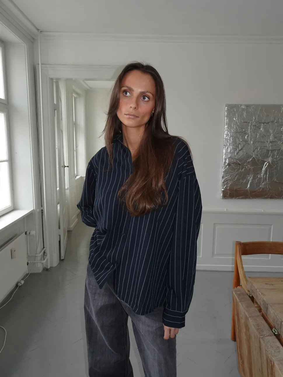 Miki stribet skjorte med åben ryg - Mørk navy