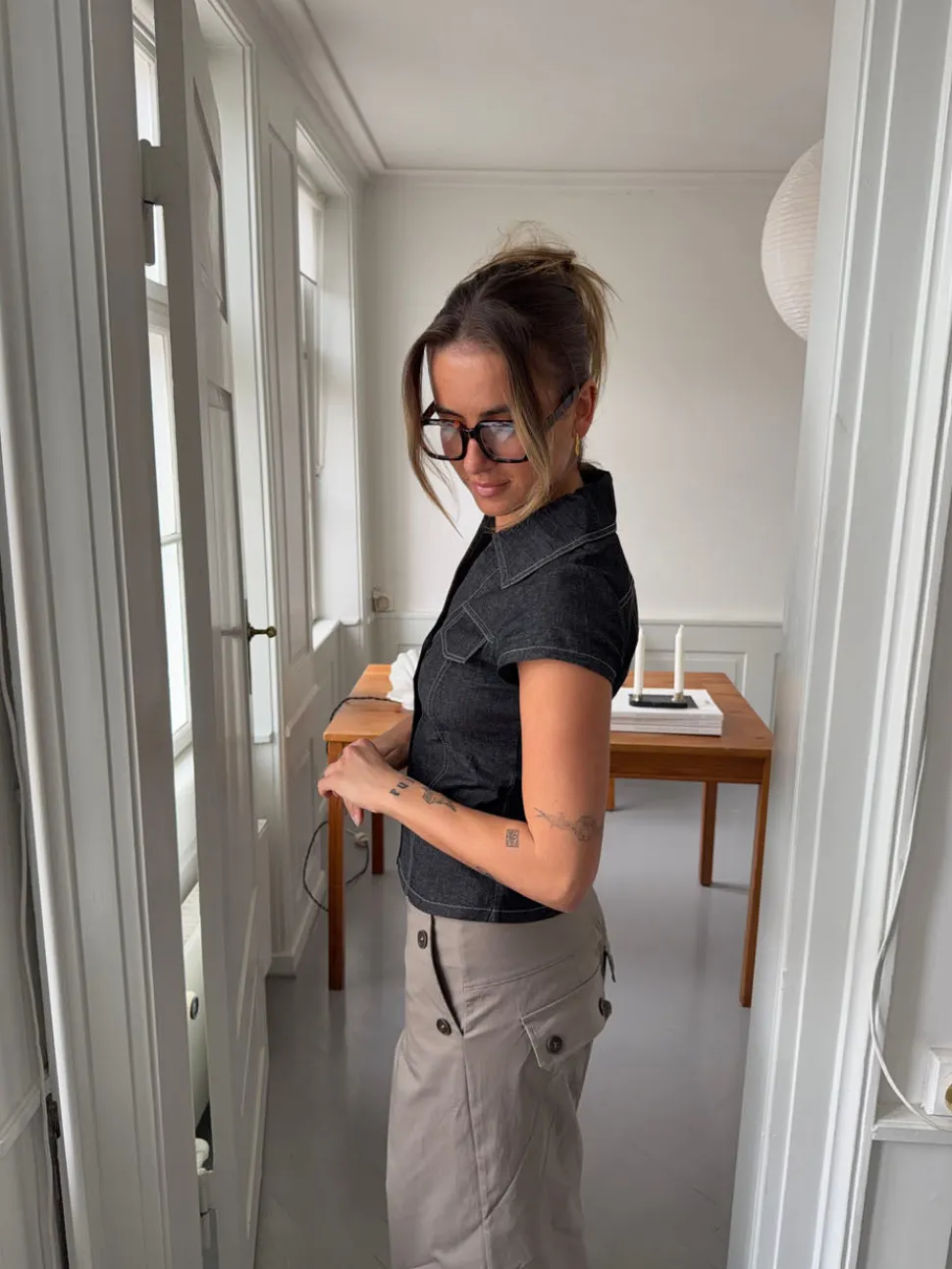 Miley figursyet skjorte - Mørk denim