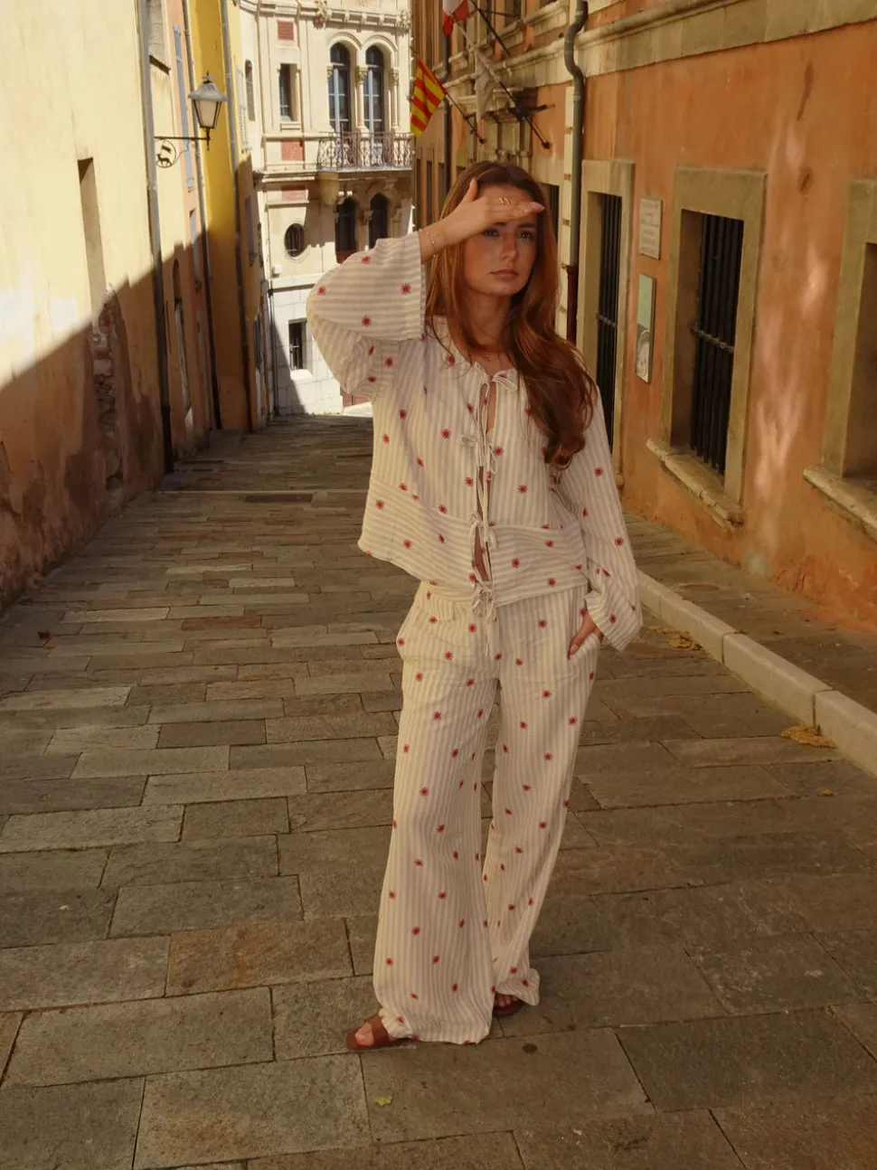 Miran bluse med solmønster - Beige/rød