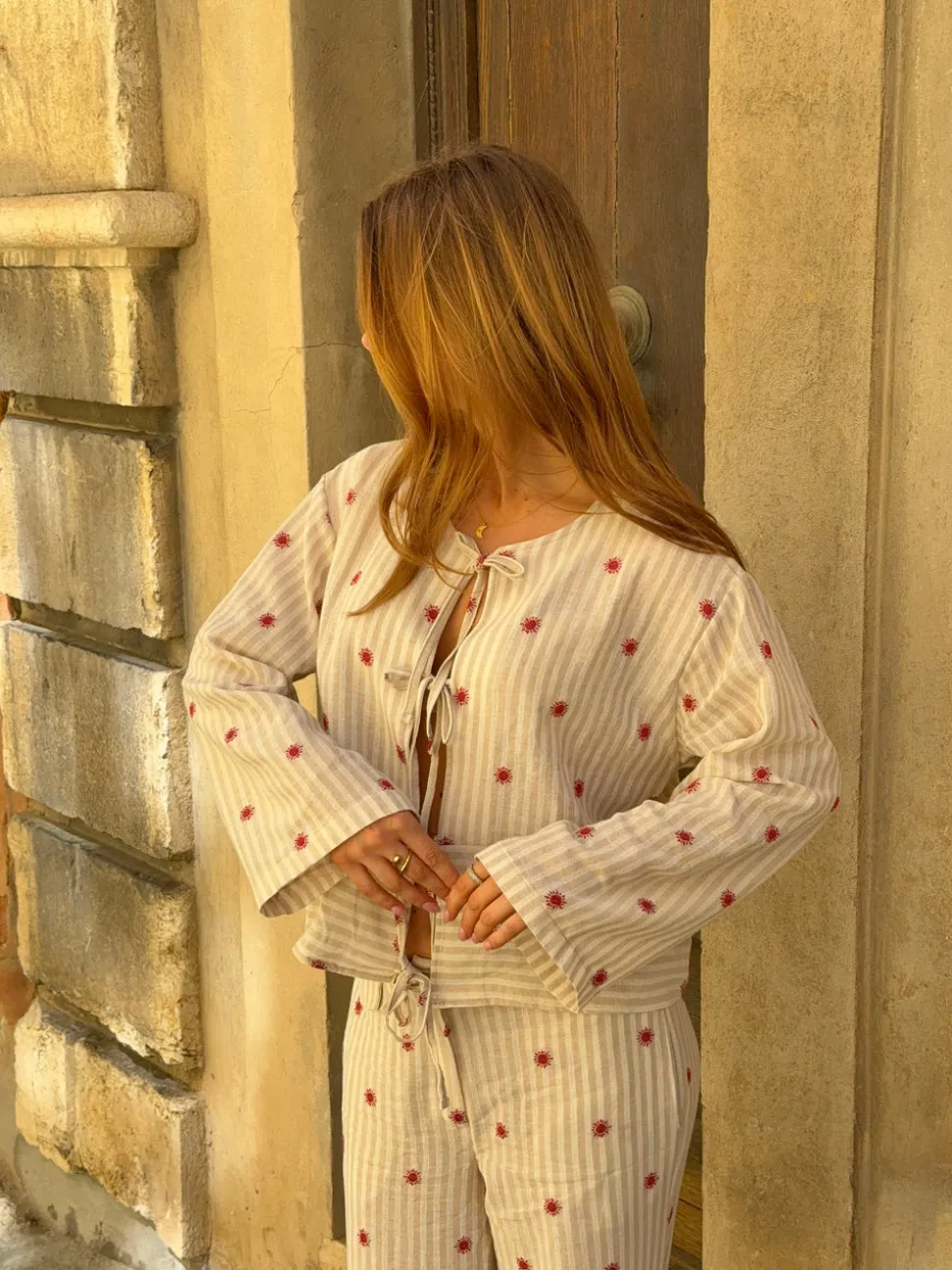 Miran bluse med solmønster - Beige/rød