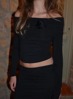 Miriam off shoulder bluse med blomst - Sort