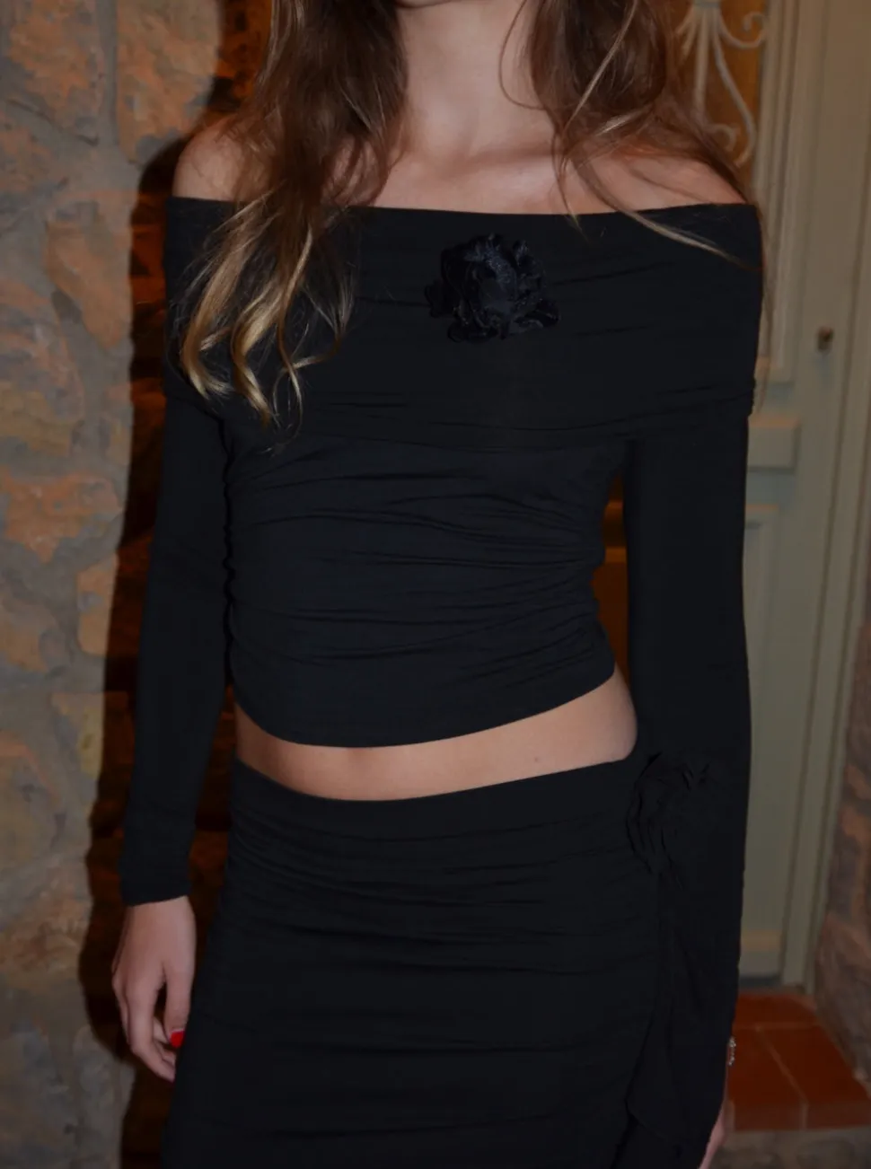 Miriam off shoulder bluse med blomst - Sort