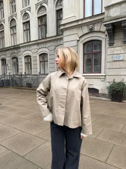 Monica kort trenchcoat - Beige