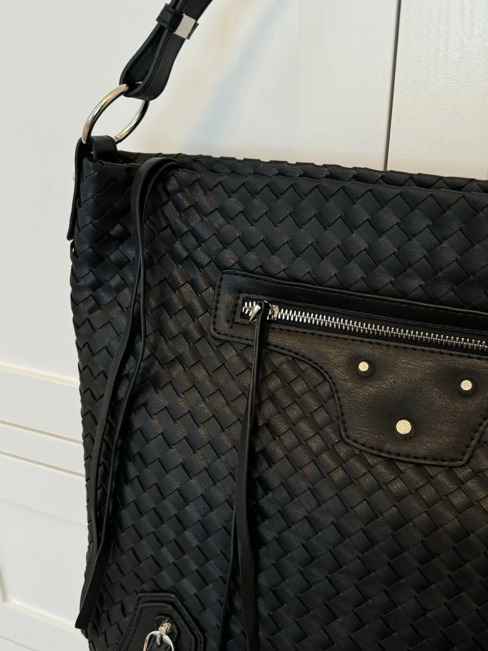 Mumbai skuldertaske i flet - Sort