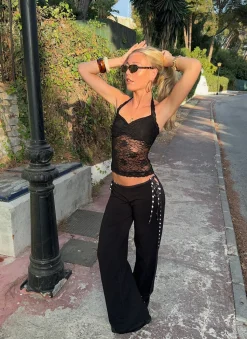 Nicola halternecktop i blonde - Sort