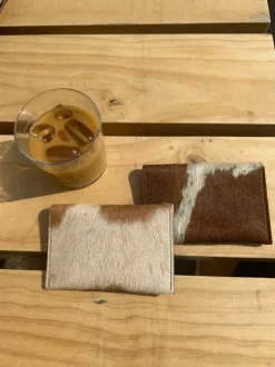 Nuvia pung i koskind med knap - Lysebrun/Karamel